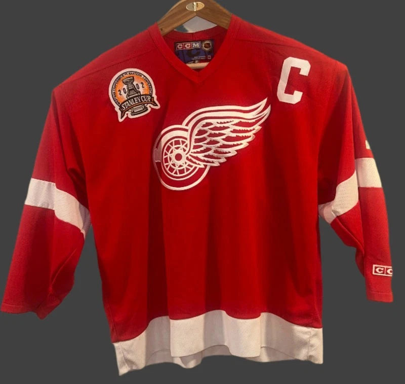 Steve Yzerman Red Wings #19 CCM 2002 Stanley Cup Finals Jersey 2XL - Image 1 of 4