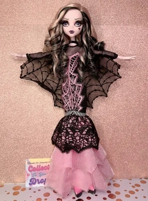 Monster High Adult Collector Draculaura Doll Amazon Exclusive 2015 CHW66 - Image 1 of 4