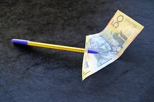 Pen Through Bill Papel Dinero Engañado D. Copperfield Magic Trick Penetration Thru - Imagen 1 de 3