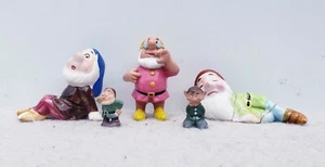 Figuras coleccionables miniatura de Blancanieves y los siete enanitos de Disney Sneezy Do - Imagen 1 de 12