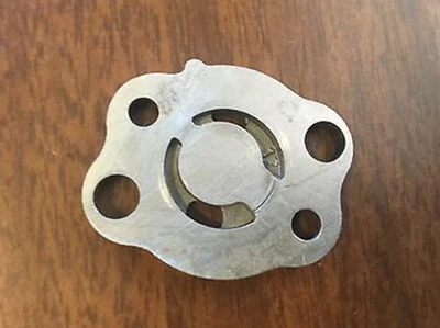 NOS Honda XR75 XR200 XL75 TL125 CL77 CL72 Oil Pump Cover 15116-107-020 - Image 1 of 4