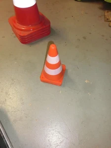 Leitkegel Pylonen Absperrhütchen Baustelle Verkehrsleitkegel 25cm hoch - Bild 1 von 1