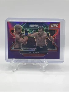 2022 Panini Prizm UFC Prizms Viola #78 Petr Yan 26/149 - Foto 1 di 3
