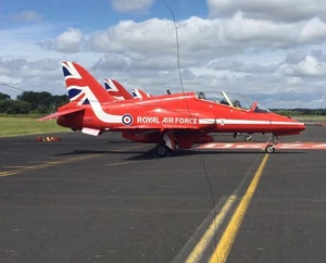 MILITARY PLANE PHOTO ROYAL AIR FORCE AIRCRAFT PHOTOGRAPH HAWK RED ARROWS PICTURE - Picture 1 of 1