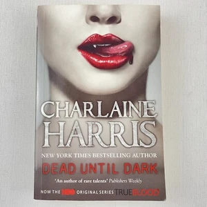 Dead Until Dark: A True Blood Novel de Charlaine Harris (Edición española, 2009) - Imagen 1 de 12
