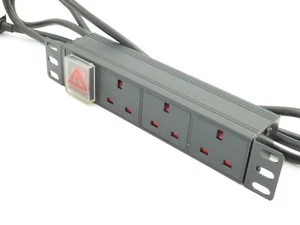 Soho PDU 3 VÍAS UK montaje en rack de 10" para racks ALLRACK SOHO ver nuestra tienda - Imagen 1 de 7