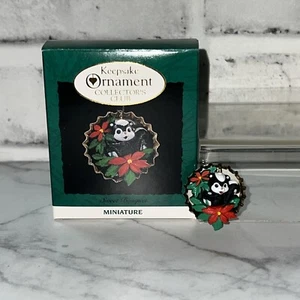 Sweet Bouquet Skunk Bottle Cap 1994 Miniature Hallmark Collectors Club Ornament - Picture 1 of 3