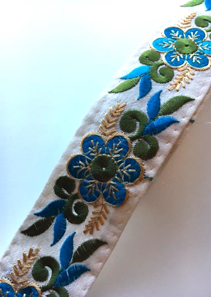 1 - 2 metres 4/5cm White 2 colour Embroidery Flower Leaf Floral Trimming Ribbons — 第 1/1 张图片