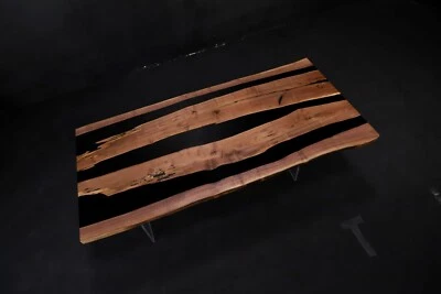 Mesa de comedor de madera de nogal Live Edge mesa de río de resina epoxi negra 82,5" x 40" Foto 1 de 4