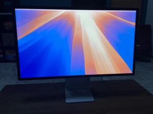 Apple Studio Display 5k with Tilt-Adjustable Stand (Standard Glass) 27" Monitor - Picture 1 of 9