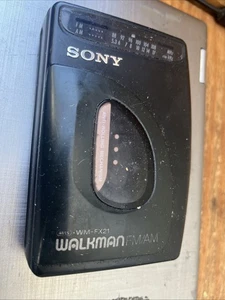 Sony Walkman WM-FX21 Lettore di cassette AM/FM - RADIO FUNZIONA BENISSIMO - Foto 1 di 7