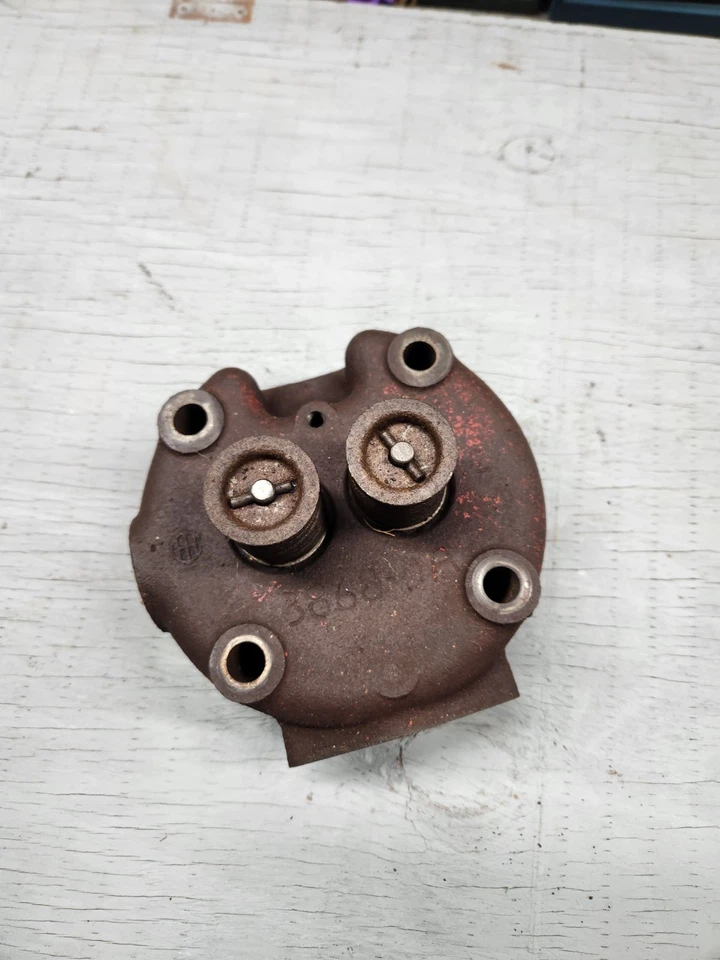 Culata de motor 3-5 HP IHC LA LB Foto 1 de 4