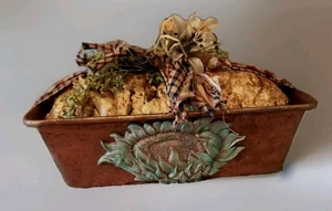 Faux Brot Laib/Handgemachtes gefälschtes Backen mit Sonnenblumenmotiv in Kupfer Grunge Pfanne  - Bild 1 von 6