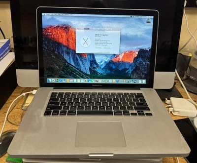 Apple MacBook Pro 15 pulgadas noviembre 2009 2,53 GHz Intel Core 2 Duo (MC118LL/A) #2 Foto 1 de 4