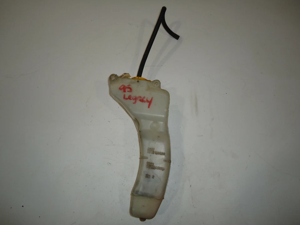 Subaru Legacy L Wagon 1995 depósito de refrigerante Foto 1 de 4