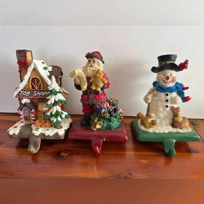 Juego de Medias Navideñas Vintage Años 90 Resina Pesada Papá Noel Muñeco de Nieve Tienda de Juguetes Foto 1 de 4