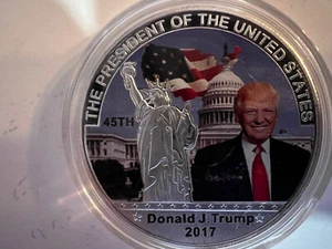 PRESIDENT OF THE UNITED STATES. DONALD J TRUMP. MAKE AMERICA GREAT AGAIN 2017. - Picture 1 of 16