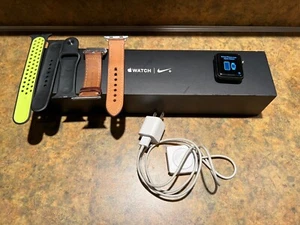 Apple Watch Series 2 42mm Nike Space Gray Aluminum Black w/box A1758 - Picture 1 of 12