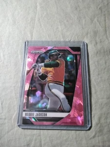 2025 PRIZM REGGIE JACKSON PINK ICE PARALLEL ATHLETICS #202 - Bild 1 von 2