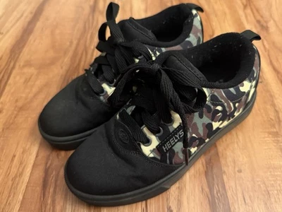 Heelys Skate Shoes For Kids Size Youth 2 Black/Camo - Image 1 of 4