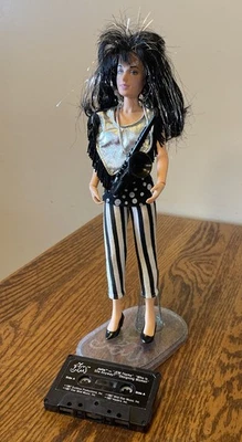 De colección 1986 Jem JETTA The Misfits Conjunto Original Zapatos Soporte Saxofón Foto 1 de 4