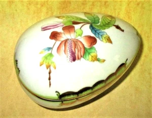 VINTAGE 1949 HAND PAINTED PORCELAIN EGG BONBONNIERE BY HEREND - HUNGARY - Picture 1 of 11