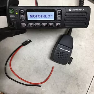 Motorola CM300D AAM01QPH9JA1AN UHF 403-470 MHz 99ch 40 Watt Digital mobile radio - Picture 1 of 16