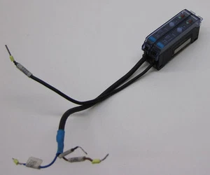 Amplificador de sensor de fibra óptica de un solo toque Keyence FS-T1P con unidad de expansión FS-T2P - Imagen 1 de 11