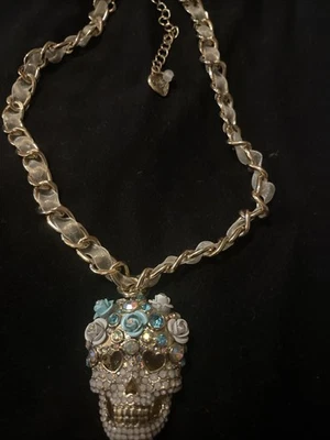 Collar calavera flor azul y blanco pavé diamantes de imitación cristal Betsey Johnson Foto 1 de 3