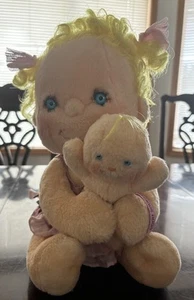 1985 Hallmark Hugga Bunch Precious Hugs & Baby Doll Kenner - Picture 1 of 7