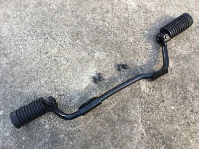 Honda CL175 1972 estriberas delanteras y barra de paso Foto 1 de 2