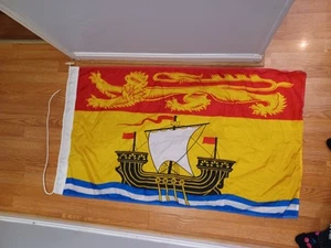 Vintage New Brunswick Flag 1970s 48" X 28" WOODEN TOGGLE In Excellent Condition - Picture 1 of 7