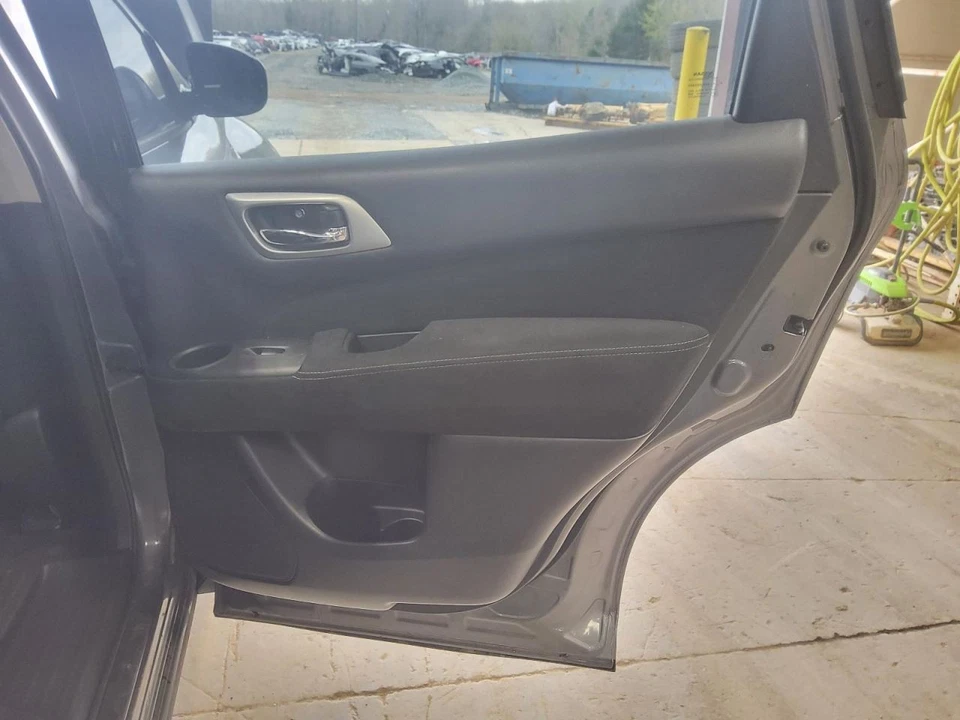 PATHFINDER 2015 门装饰面板后 424454 — 第 1/1 张图片