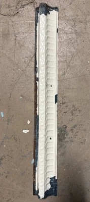 Antiguo De Colección Blanco Elegante Repujado 24"X3" Techo de Estaño 2' CONECTORES Azulejo Shabby Foto 1 de 4