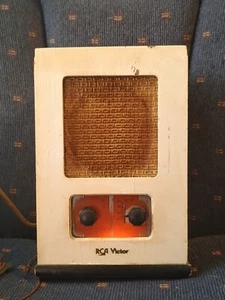 RCA Victor 4X4 Radio Vintage Tube Tombstone Scarce 6w6 - Picture 1 of 12