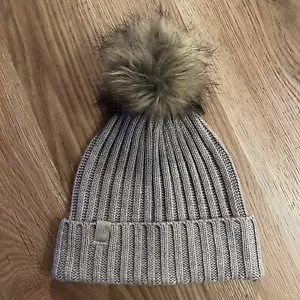 Calvin Klein Strick Beanie Mütze hellbraun/braun Kunstfellbommel Damen Einheitsgröße neu ohne Etikett CK - Bild 1 von 5