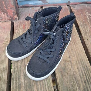 BILLY Footwear Kid Haring Hi-Top Sneaker Black Iridescent Cheetah 5 Adaptive Zip - Picture 1 of 8