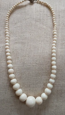 Vintage Graduated Angel Skin Coral Bead Necklace 18.5" 47.5cm - Image 1 of 4