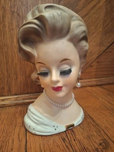 Vintage Inarco Lady Head Vase White Dress Gold Trim Up - Do w/Curl *Please Read* - Bild 1 von 18