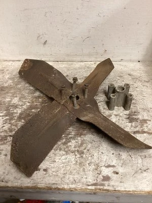 Ventilador de refrigeración del motor Ford F600 F700 330 361 389 391 1973-1979 con espaciador y pernos Foto 1 de 4