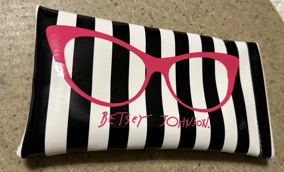 Gafas de sol BETSEY JOHNSON ojos de gato vinilo negro/blanco/rosa clutch Foto 1 de 4