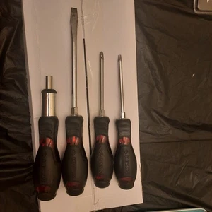 Husky 4 Piece Slothead, Phillips, T25, & Ratcheting Bit Driver With Comfort Grip - Picture 1 of 8