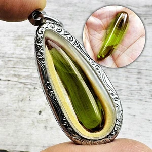 Leklai Kaew Tooth Naga Eye Healing Crystal Stone Lucky Green Thai Amulet #18128 - Picture 1 of 10