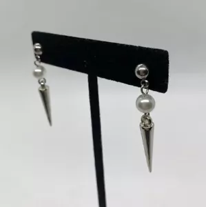 Surgical Steel 2cm Spike 5mm Glass Pearls Stud Earrings - Picture 1 of 2