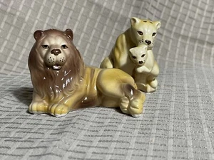Vintage Five & Dime Inc. Lion Lioness Cub Family Salt & Pepper Shakers 1989 - Picture 1 of 8