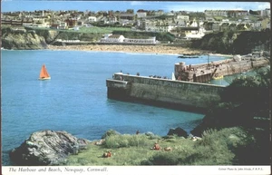 NEWQUAY, THE HARBOUR AND BEACH, Cornwall - Vintage POSTCARD - Photo 1/2