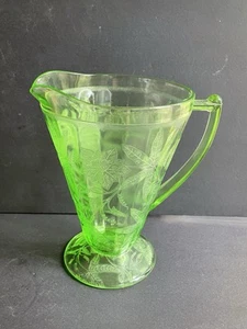 Poinsettia Pitcher  Jeanette Green Uranium Depression Glass - Bild 1 von 6