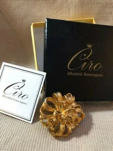 Ciro goldfarbene Brosche Anstecknadel Schleife Design Neu im Karton - Bild 1 von 5