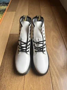 NWOB Dr. Martens Zavala Combat Boots White Leather Lace Up Women’s Size 8 - Picture 1 of 7