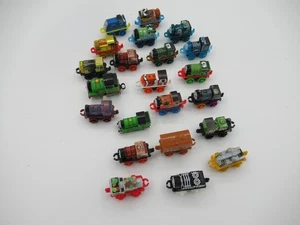 22 Mini Treni Thomas And Friends - Lotto misto di pezzi di treno -"Look" - Foto 1 di 6
